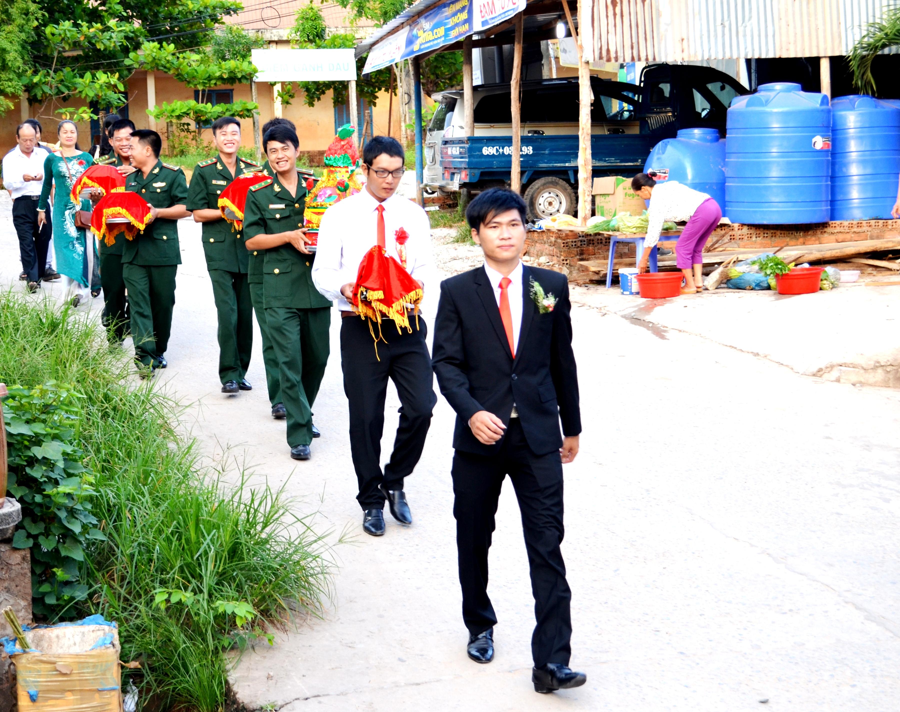 Chuyện cưới của lính... ấm tình đồng đội